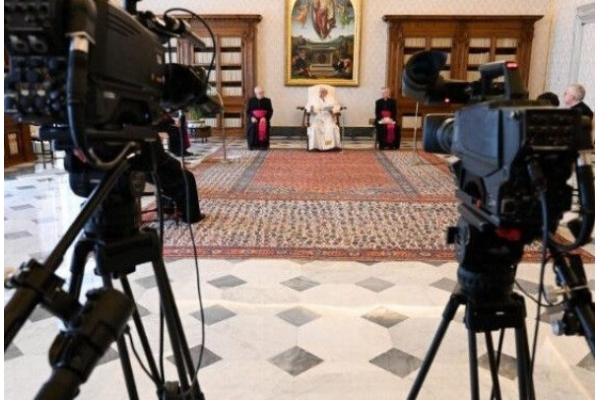 El Papa Francisco. No estamos solos en este momento de prueba, confiemos a Cristo