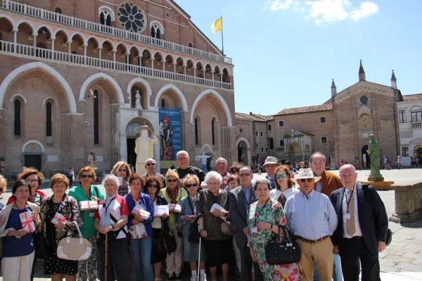 San Antonio de Padua. Vuestras peticiones ante la Basílica de San Antonio de Padua, Italia 2016