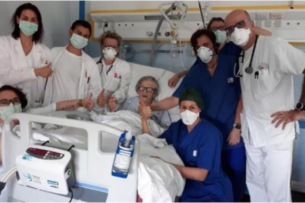 Alma Clara Corsini Alma Clara Corsini, 95 años, vence al coronavirus y se convierte en el símbolo de Italia, 95 años, vence al coronavirus y se convierte en el símbolo de Italia