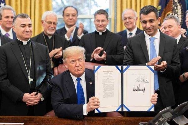 Trump firma la ley que reconoce el «genocidio» cristiano en Oriente Medio