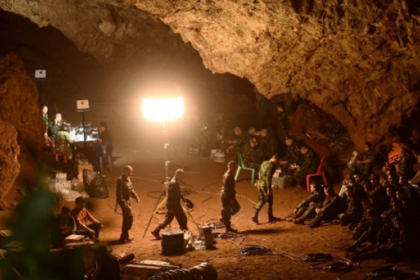 Los niños atrapados en la cueva tailandesa comienzan sus clases de buceo