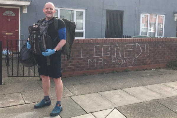 Coronavirus: Profesor inglés se convierte en “héroe”