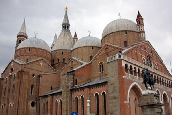 basilica_san_antonio_de_padua.jpg basilica_san_antonio_de_padua.jpg