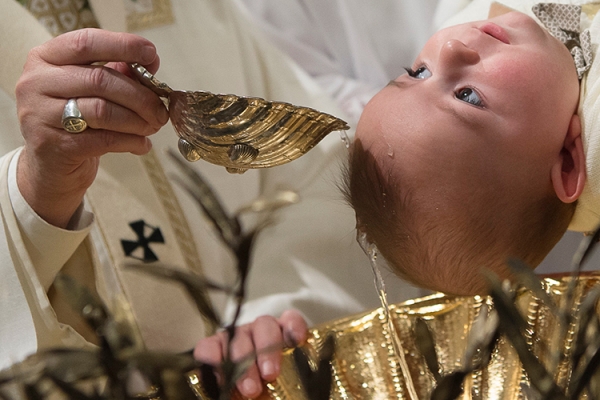 La Iglesia en el Bautismo nos regenera a la vida eterna, haciéndonos hijos de Dios para siempre La Iglesia en el Bautismo nos regenera a la vida eterna, haciéndonos hijos de Dios para siempre