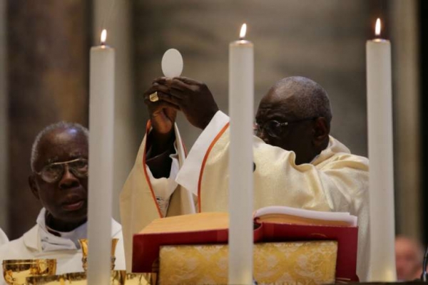 El Cardenal Robert Sarah pide Oraciones por los Sacerdotes