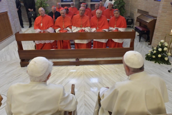 El Papa Francisco y los nuevos cardenales visitan a Benedicto XVI