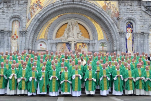 Francia: Los obispos lamentan que se siga prohibiendo el culto religioso