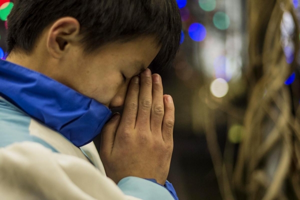 La dictadura china La dictadura china prohíbe educar en la fe a los menores de edad y su asistencia a Misa