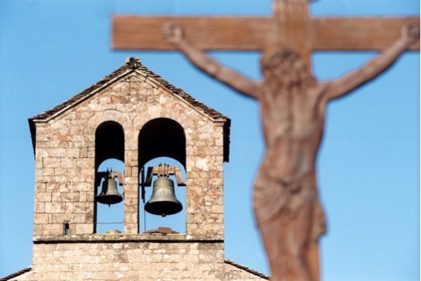 Iglesia Francia Francia: Hoy, a las 19.30 horas tocaran las campanas de todas las iglesias