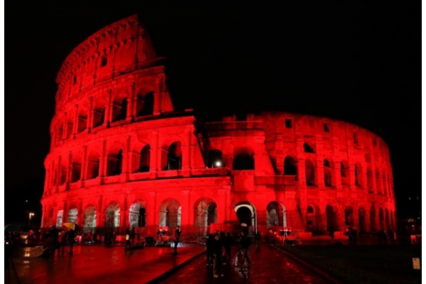 El Pan de los Pobres El Coliseo romano se tiño de rojo por los cristianos perseguidos en el mundo