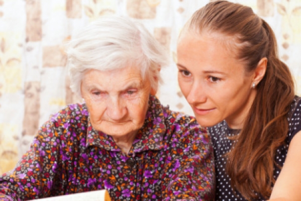 Cómo hemos de ayudar a nuestros padres ancianos