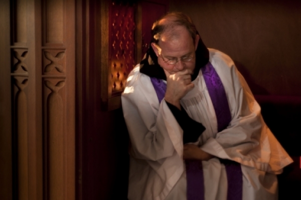 Retirado el proyecto californiano que pretendía que los sacerdotes violasen el secreto de confesión
