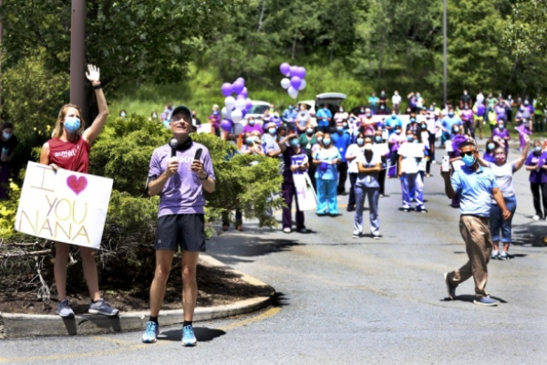 Iniciativa para animar a su abuela con coronavirus Corre 350 km en homenaje a su abuela que tenía coronavirus para animarla