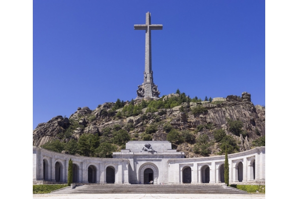 San Juan XXIII, Papa: «Yérguese airoso en la sierra de Guadarrama el signo de la Cruz Redentora». Cruz del valle de los Caídos