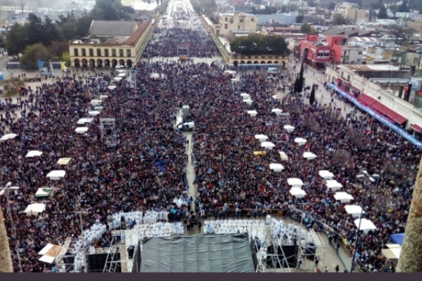 Miles de argentinos claman por la vida en la consagración de Argentina a la Virgen de Luján