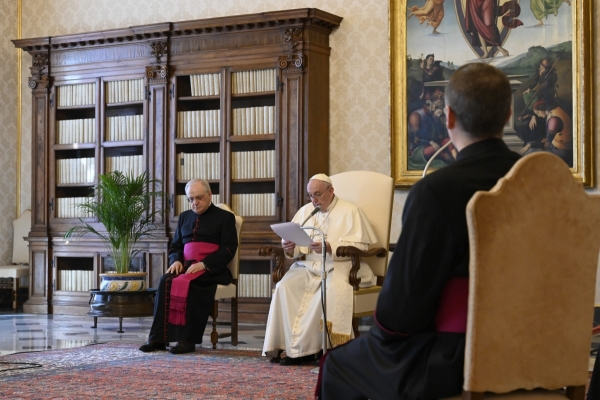 Papa Francisco-El Pan de los Pobres El Papa Francisco nos recuerda que la paz de Cristo es diferente a la mundana