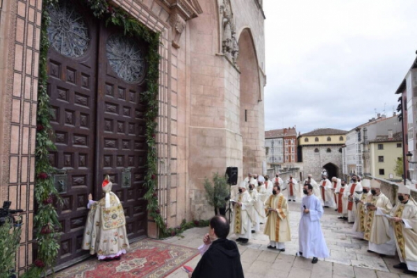 Durante el acto, el arzobispo Fidel Herráez se ha despedido de su archidiócesis, donde le sustituirá Mario Iceta Durante el acto, el arzobispo Fidel Herráez se ha despedido de su archidiócesis, donde le sustituirá Mario Iceta