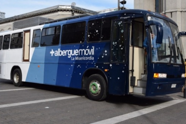 El Bus de la Misericordia al servicio de las personas que viven en situación de calle El Bus de la Misericordia al servicio de las personas que viven en situación de calle