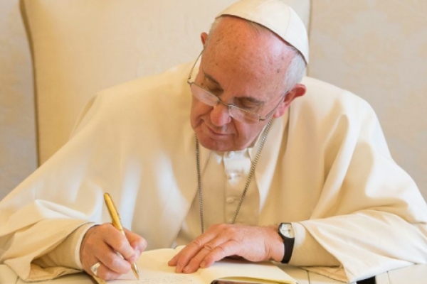 El Papa dedica una Carta Apostólica a cambiar el nombre del Archivo del Vaticano