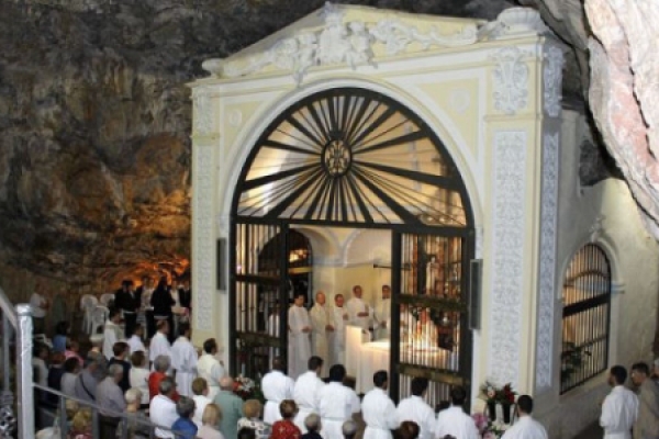 La Virgen de la Cueva Santa