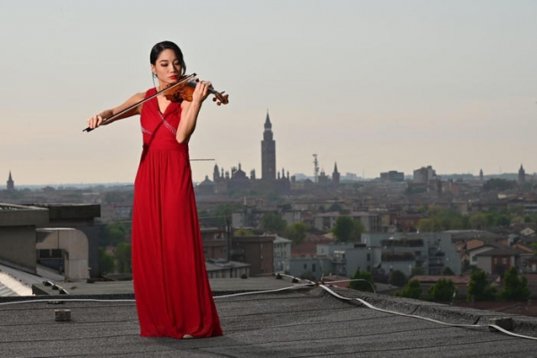 La violinista Lena Yokoyama y su deslumbrante Ave María