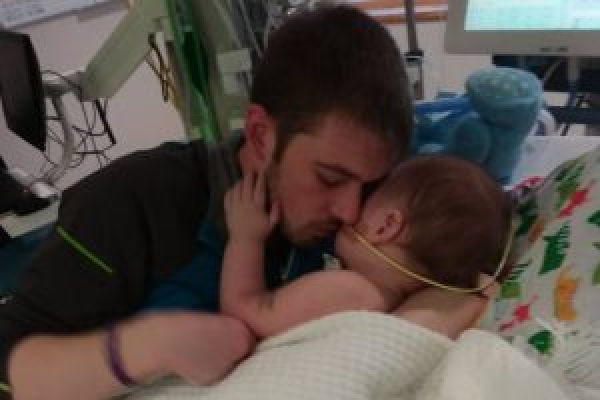 Los padres de Alfie encuentran esperanza en la fe: «Nos encontraremos de nuevo con nuestro ángel Los padres de Alfie encuentran esperanza en la fe: «Nos encontraremos de nuevo con nuestro ángel