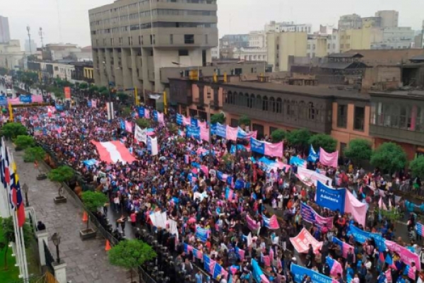 Gran marcha contra la ideología de género en colegios de Perú #ConMisHijosNoTeMetas
