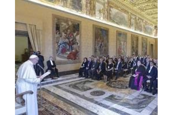 Milagro, cuidado y confianza»: tres palabras con las que el Papa reflexiona sobre la Medicina
