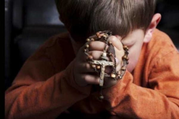 Miles de niños se unen desde España a la iniciativa «Un millón de niños rezando el rosario»