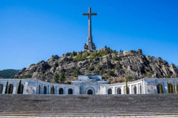 Mons. Aguer condena el silencio de los obispos españoles ante la profanación gubernamental del Valle de los Caídos Mons. Aguer condena el silencio de los obispos españoles ante la profanación gubernamental del Valle de los Caídos
