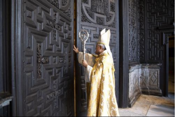 Mons. Demetrio Fernández. Apertura de la Puerta Santa