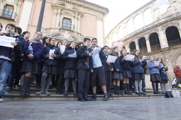 Más de 1000 niños cantan villancicos en Valencia