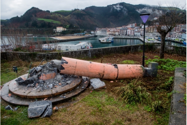 Cruz de Ondarroa Abogados Cristianos denunciará ante la Fiscalía el derribo de la Cruz de Ondarroa