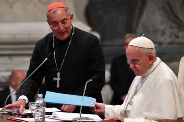 El cardenal De Donatis, Vicario de Roma, da positivo por COVID-19