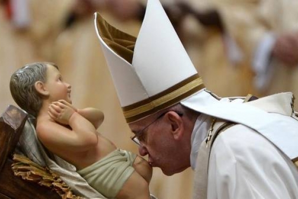 papa_francisco_besando_a_jesus.jpg papa_francisco_besando_a_jesus.jpg