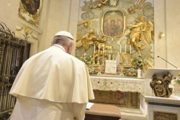 El Papa Francisco comienza el mes de Mayo con el rezo del Santo Rosario