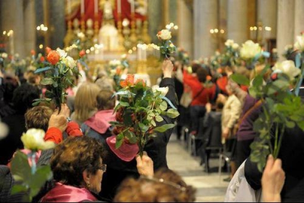 procesion_de_las_rosas_-_virgen_de_fatima.jpg