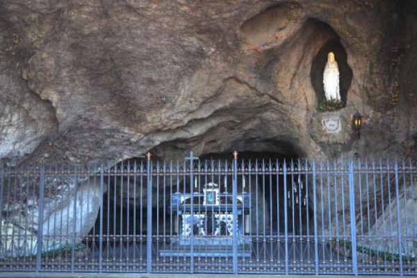 El Papa rezará por el fin del coronavirus en la gruta de Lourdes del Vaticano