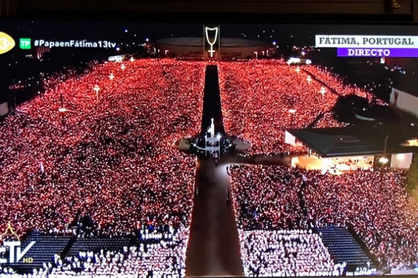 rezo_del_rosario_en_fatima.jpg