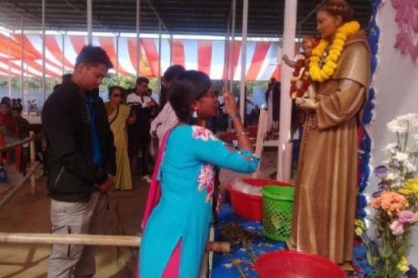 Más de 80 mil devotos celebran a San Antonio de Padua en Bangladesh