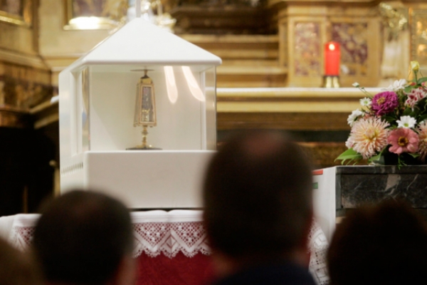 reliquia de sangre de San Pantaleón Madrid espera que la reliquia de sangre de San Pantaleón vuelva a licuarse