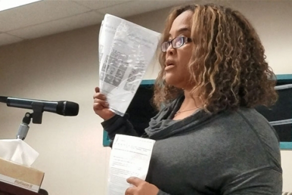 Una madre coraje anula la agenda LGBT en la escuela de sus hijos