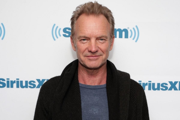 Sting impacta cantando a la Virgen María