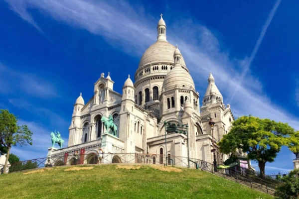 Sacre Coeur El arzobispo de París bendecirá París desde el Sacre-Coeur y venerará la reliquia de la Corona de Espinas que se salvó en Notre Dame