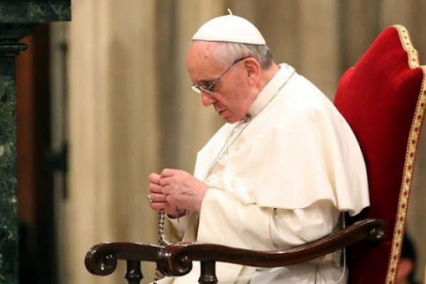 El Papa Francisco nos invita a rezar el Rosario en casa durante el mes de mayo