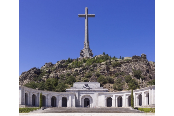 El prior de la Abadía del Valle de los Caídos, protege la inviolabilidad de la Basílica