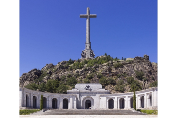 El prior de la Abadía del Valle de los Caídos, protege la inviolabilidad de la Basílica El prior de la Abadía del Valle de los Caídos, protege la inviolabilidad de la Basílica