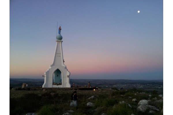 Llegar a los pies de la Virgen del Verdún el 19 de Abril