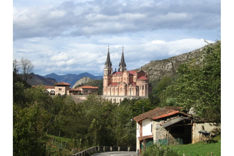 Covadonga Covadonga se une al Rosario con el Papa
