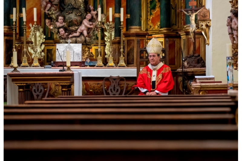 La Conferencia Episcopal recomienda restablecer el precepto dominical